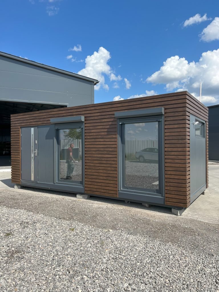 Módulo habitable 7 × 3 m con baño